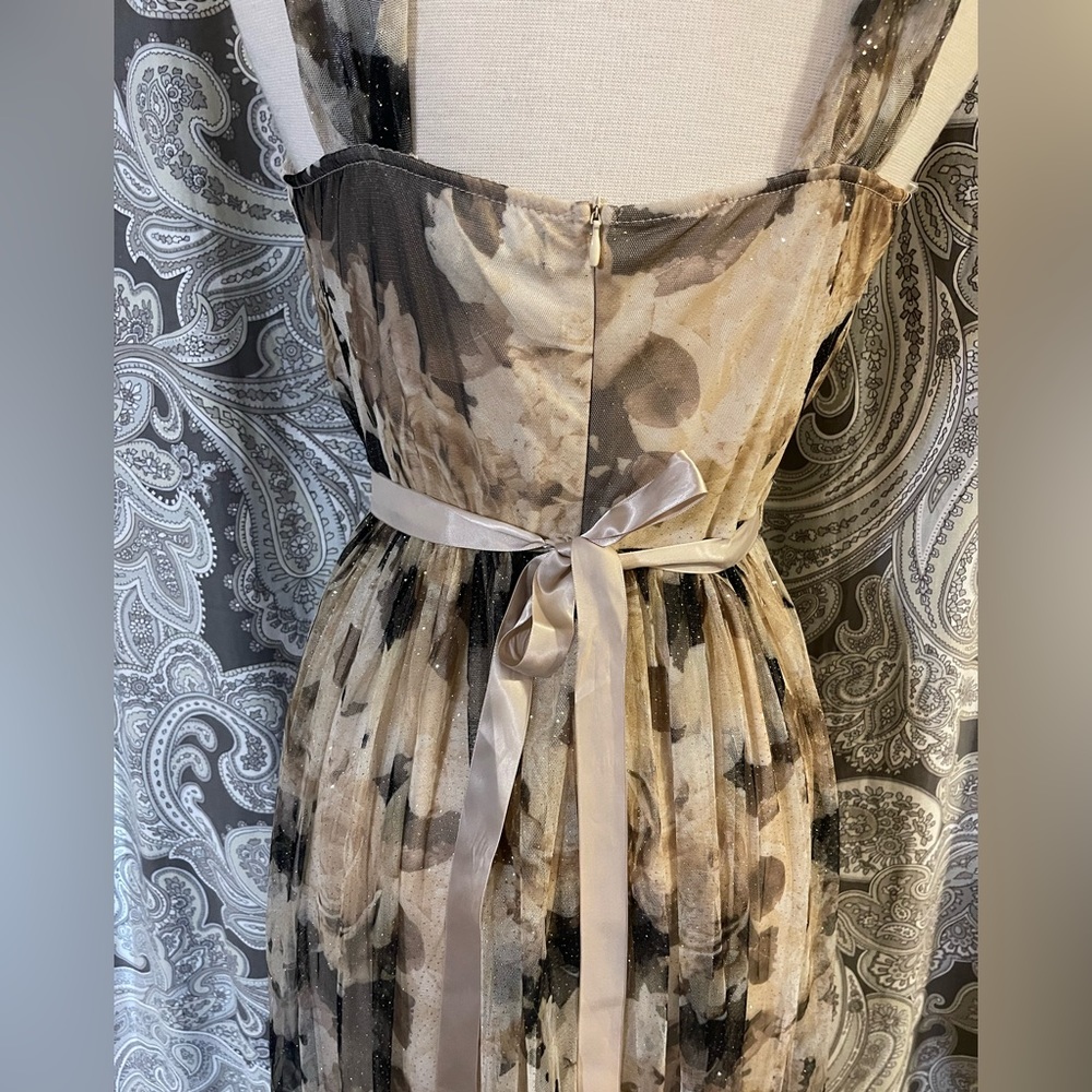 Beautiful Candalite dress size M. Browns, tan’s and cream color. - Picture 2 of 16